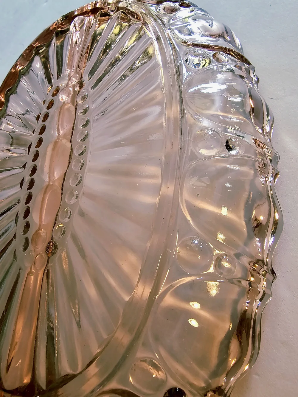 Vintage 1930's Anchor Hocking Relish Dish Depression Glass "Oyster & Pearl" - Picture 2 of 9